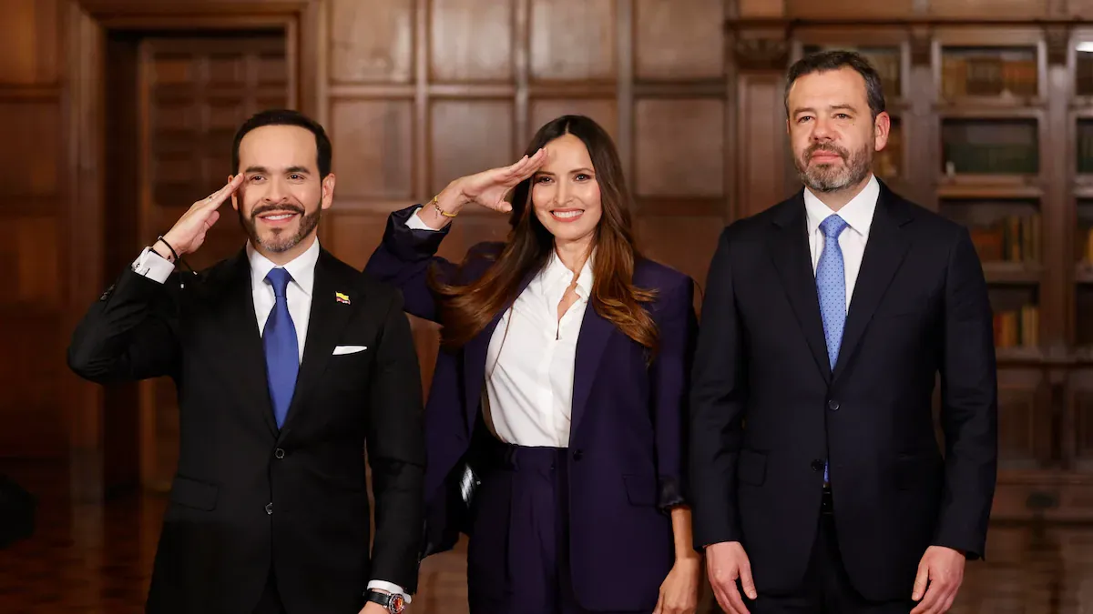 De la Espriella oficializa a Clara Lucía Sandoval como gerente para Bogotá