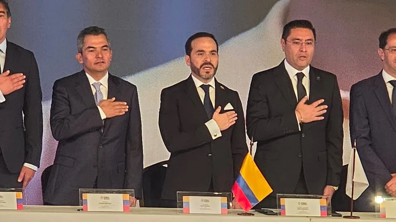 CNE entrega la credencial presidencial a Abelardo De La Espriella