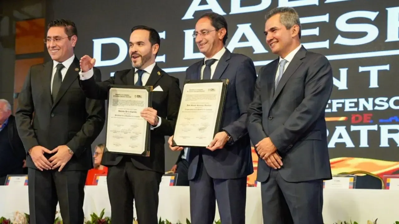 El CNE entregó la credencial que acredita a Abelardo de la Espriella como presidente de Colombia