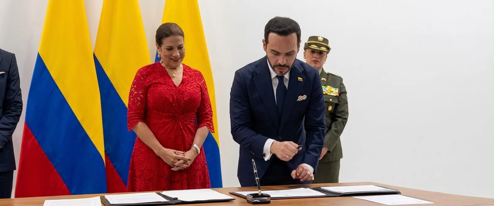 Abelardo De la Espriella posesiona a Alexandra Falla como nueva Ministra de las TIC
