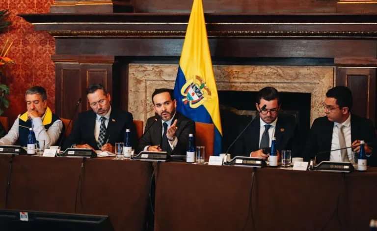 De la Espriella declara estado de emergencia económica, social y ecológica tras el terremoto