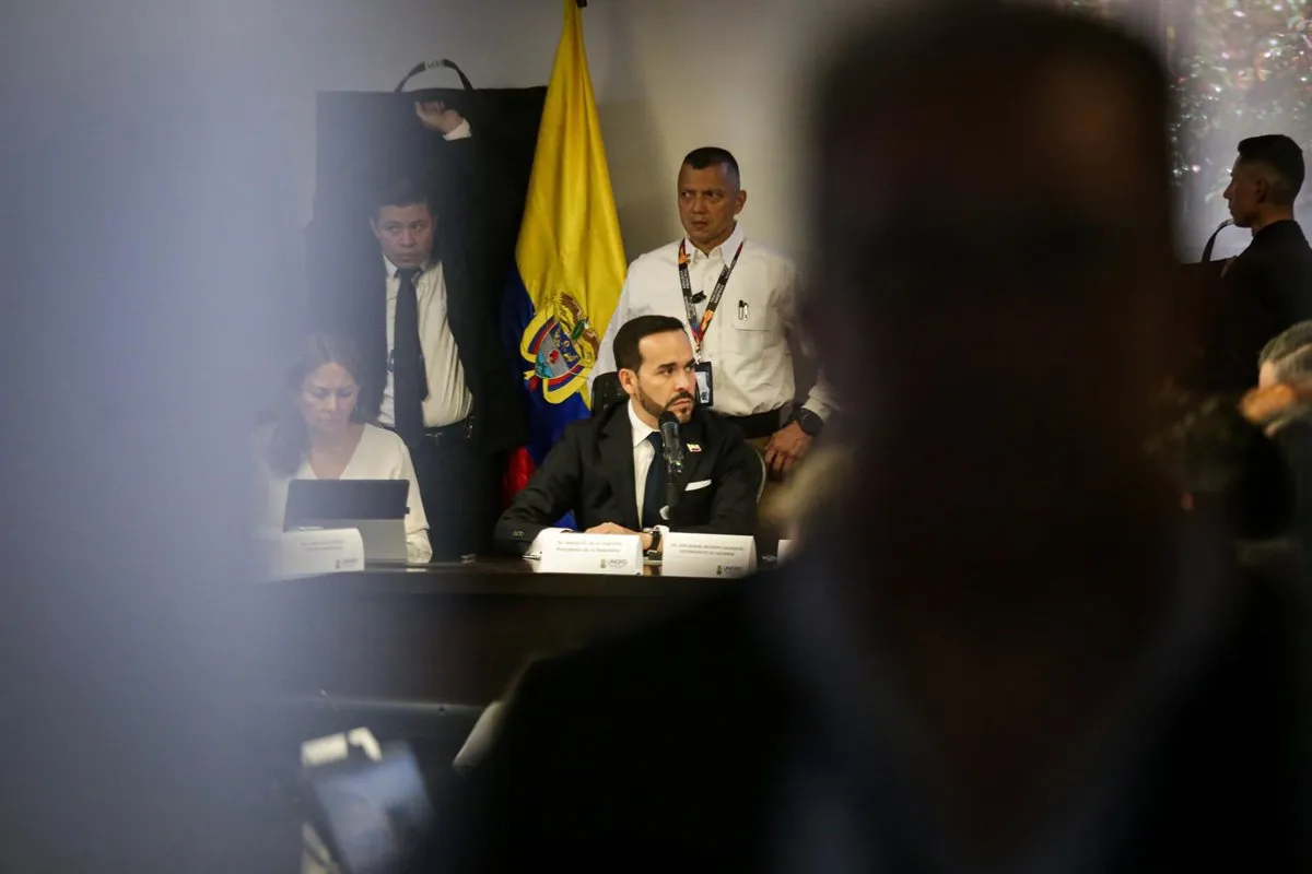 Presidente De La Espriella objeta una ley sobre cargos directivos por motivos de constitucionalidad
