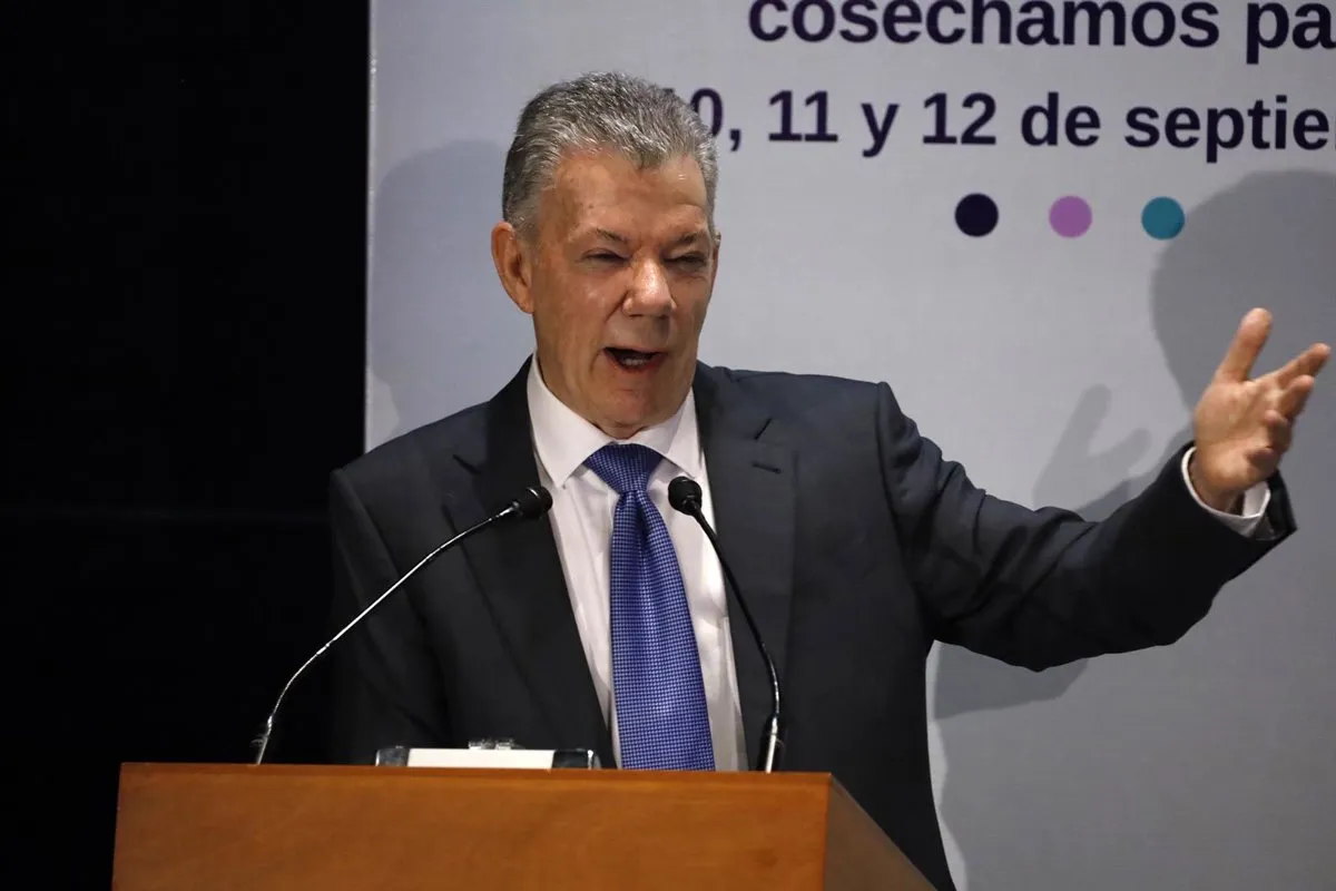 Juan Manuel Santos le pide al presidente De la Espriella sostener el acuerdo de paz