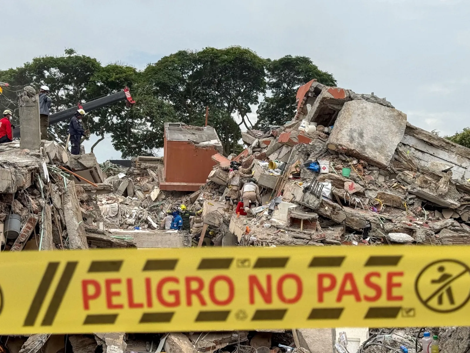 Ministro de Vivienda viaja a Santa Marta mientras el país enfrenta crisis por terremoto