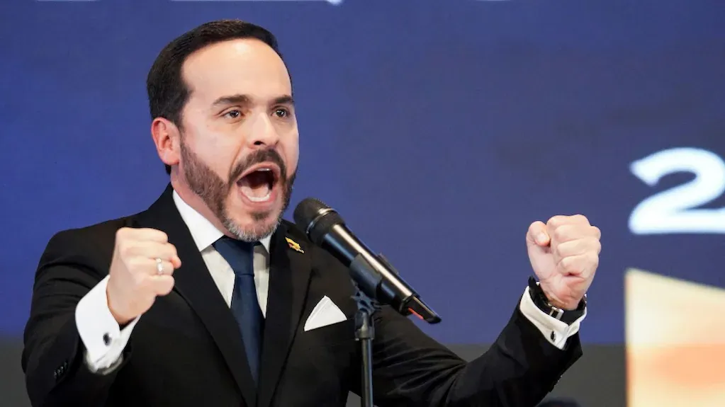 Cepeda advierte con desobediencia civil y pide a De la Espriella renunciar a su ciudadanía estadounidense