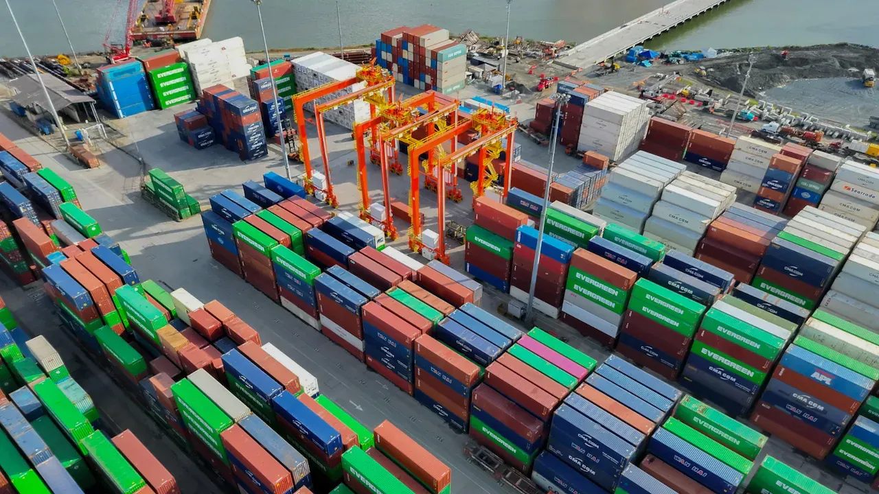 Colombia prohíbe la entrada de productos elaborados con trabajo forzoso mediante un nuevo decreto
