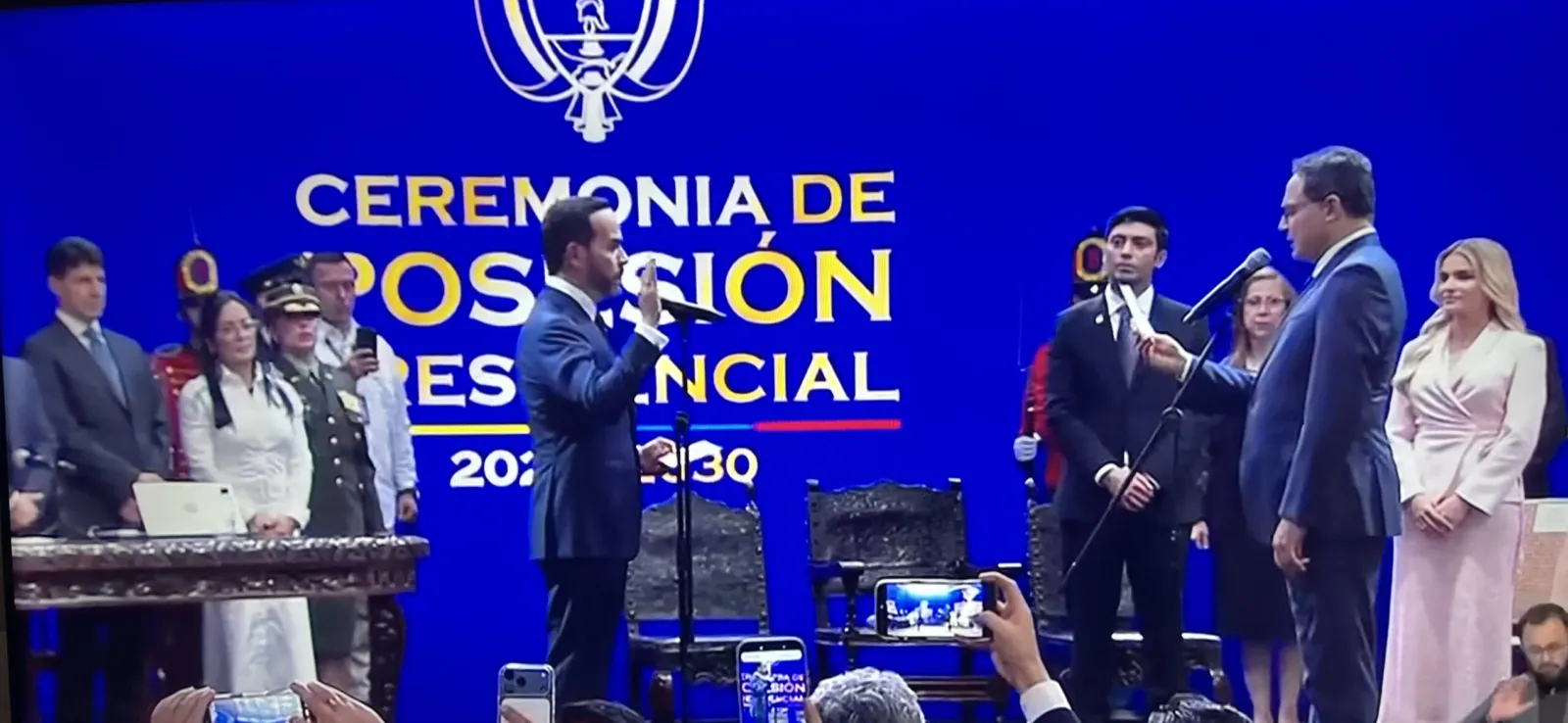 Abelardo de la Espriella asume la presidencia de Colombia tras jurar en Cali