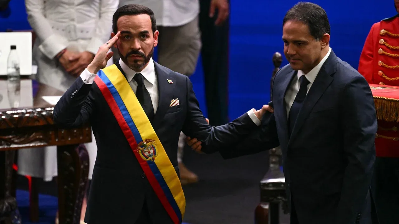 Abelardo de la Espriella asume la presidencia de Colombia en una ceremonia con honores militares
