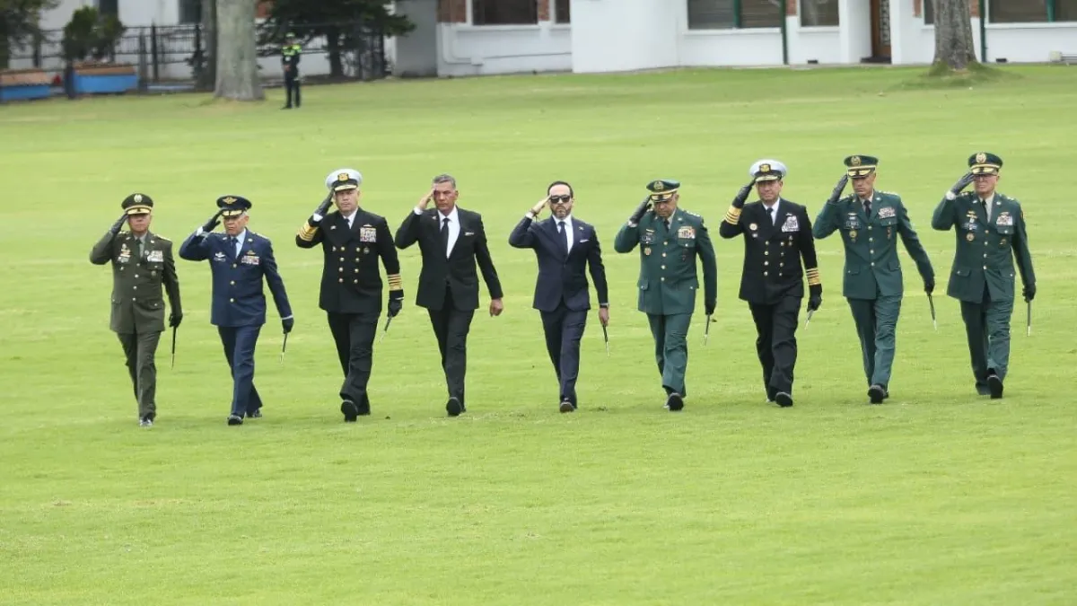 De La Espriella ratifica sus promesas de seguridad en transmisión de mando militar