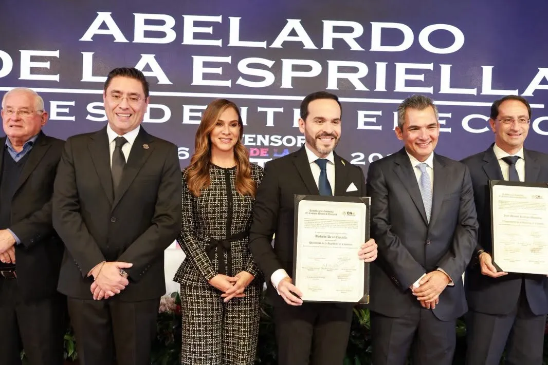 El CNE entrega las credenciales y Abelardo de la Espriella queda posesionado como presidente de Colombia
