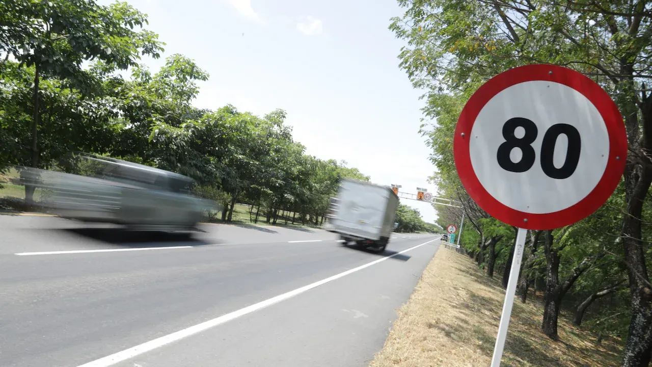 Cuestionan límites de velocidad en Colombia tras revisión de cámaras de fotomultas ordenada por el Gobierno De La Espriella
