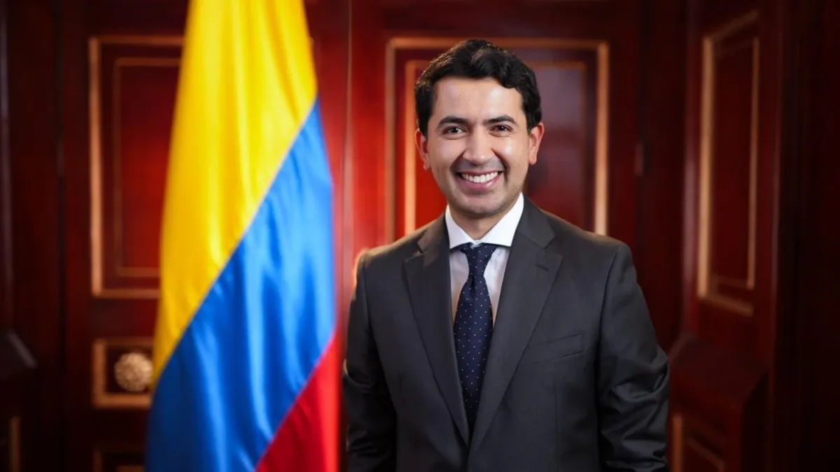 Briceño pide que congresistas ausentes en la posesión de Cali renuncien al día de salario