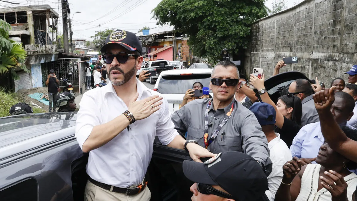 De Espriella cumple dos semanas gobernando a golpe de vídeo en redes tras el terremoto