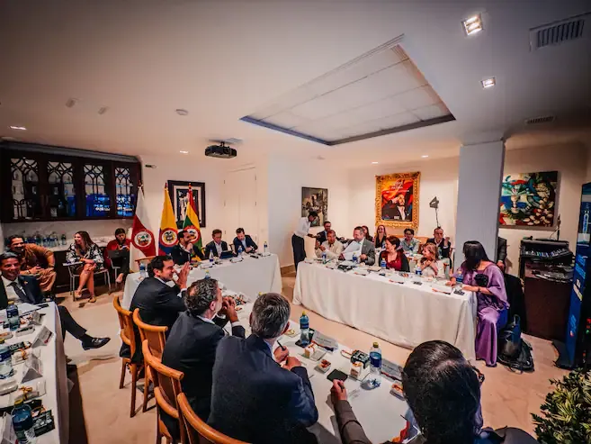 De la Espriella reorganiza cargos de alto nivel en el inicio de su mandato