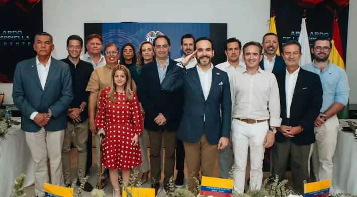 De la Espriella avanza en la conformación de su equipo para la Casa de Nariño