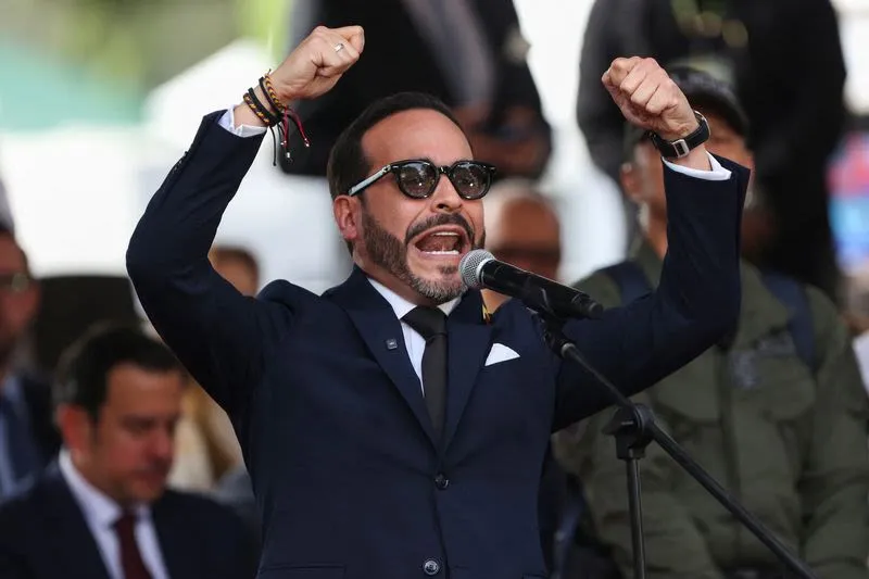 Abelardo De La Espriella asume la presidencia de Colombia con un discurso de mano firme