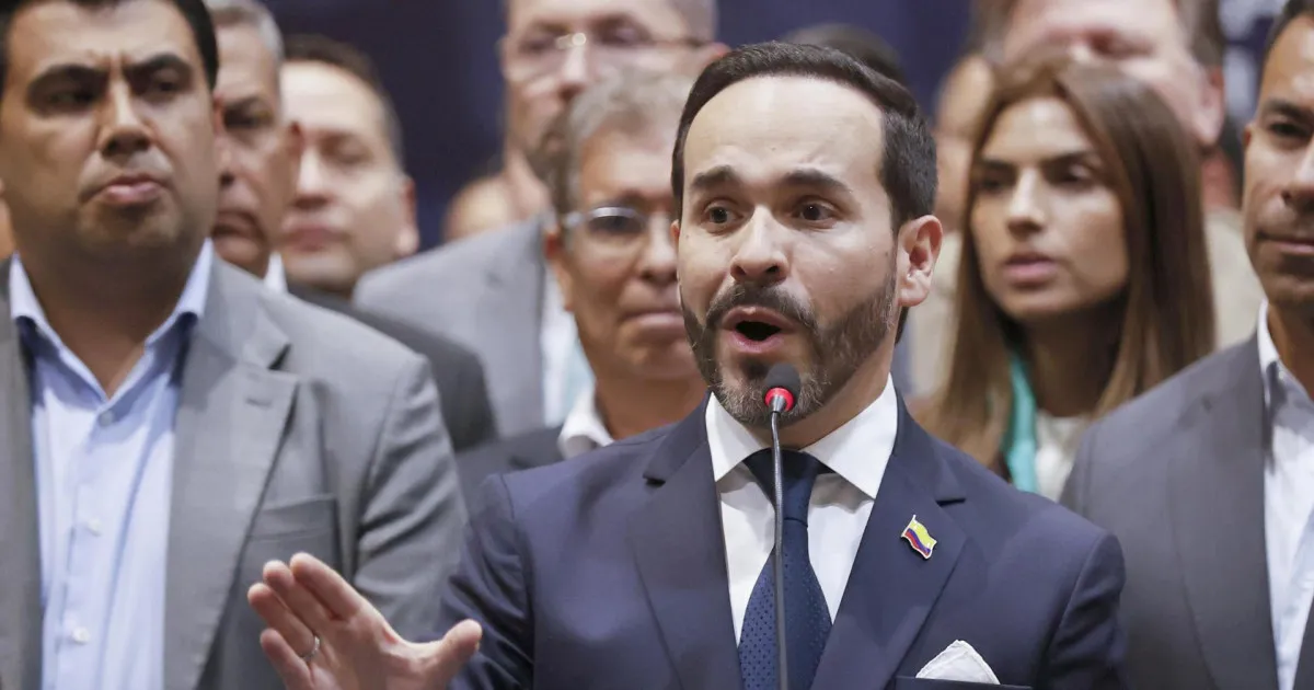 De la Espriella asume la Presidencia y promete poner a Dios «en el centro de cada decisión»