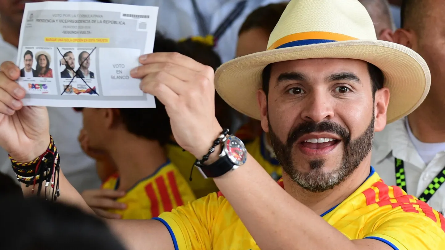 Abelardo de la Espriella asume la Presidencia de Colombia en una ceremonia atípica en Cali