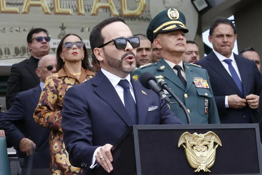 De la Espriella cancela las mesas de diálogo con grupos armados y ordena reanudar los bombardeos