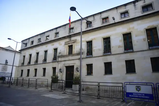 Gobierno declara insubsistentes a cinco embajadores que no presentaron su renuncia