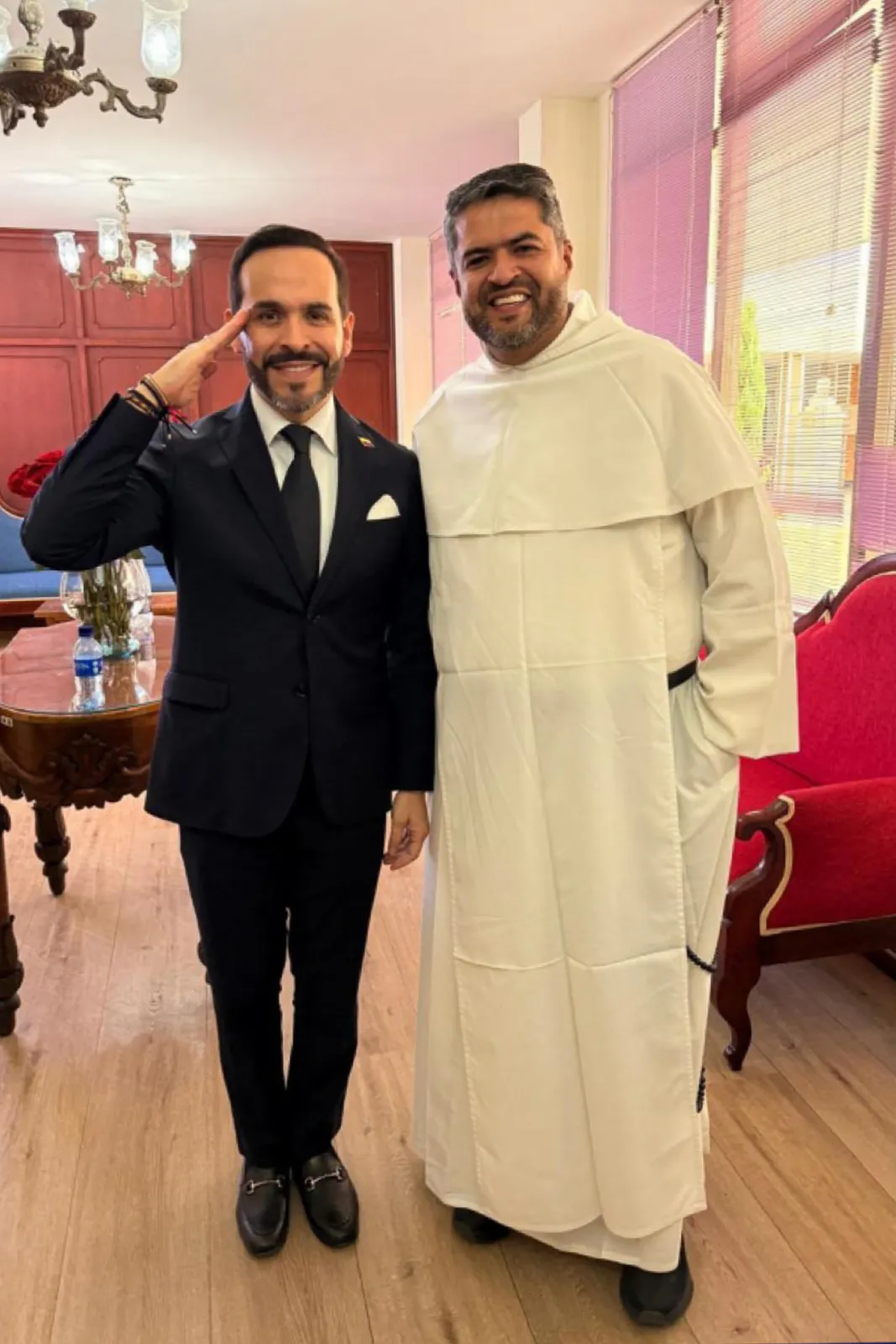 El presidente electo Abelardo de la Espriella designa al fraile Ricardo Torres como próximo director del SENA