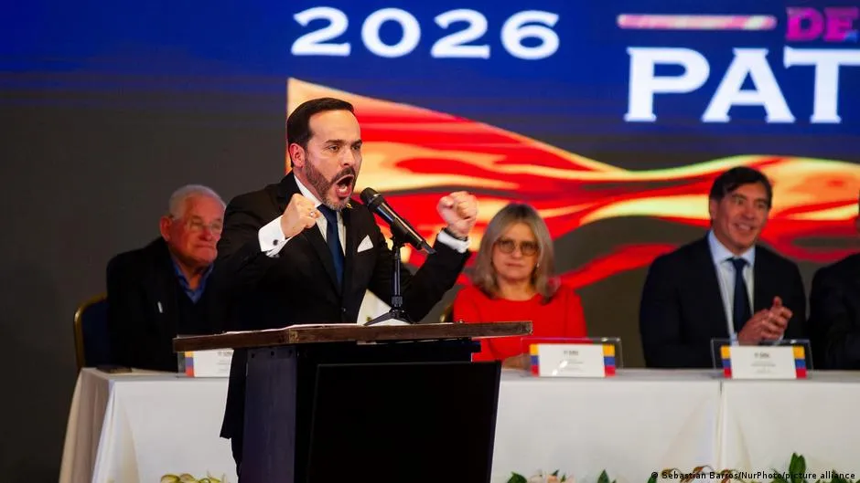 De la Espriella acusa a Petro y Cepeda de preparar un golpe para mantenerse en el poder