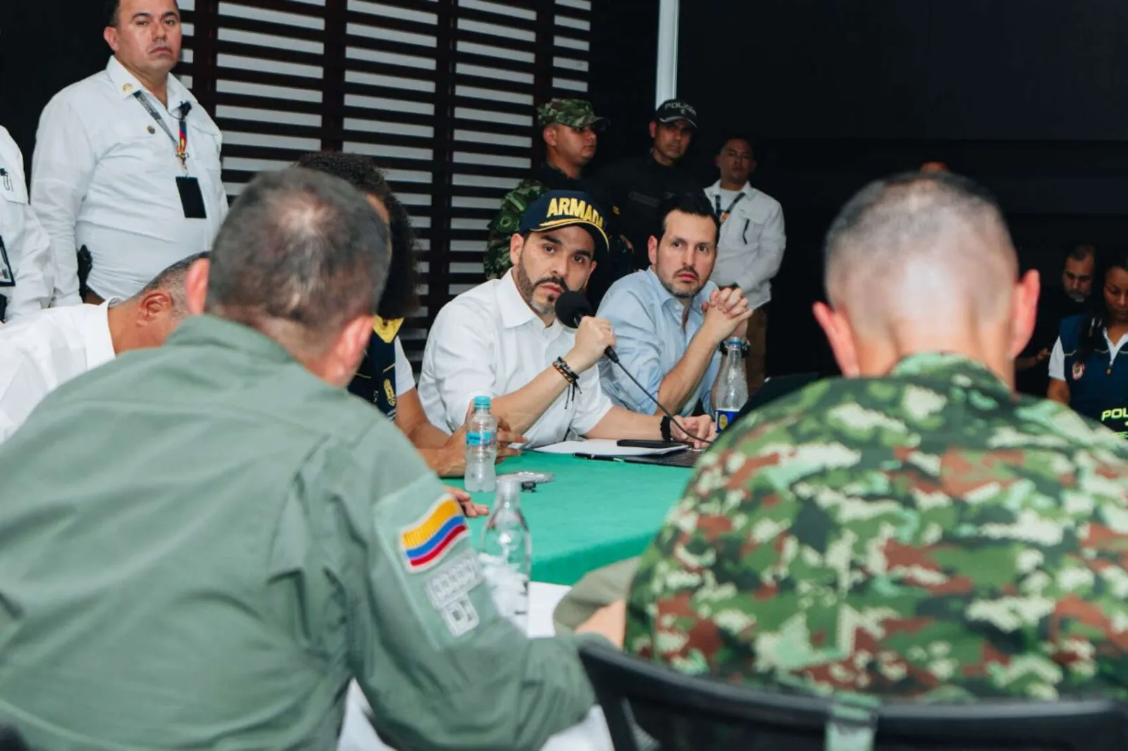 El gobierno de De la Espriella levanta la suspensión general del porte de armas en Colombia