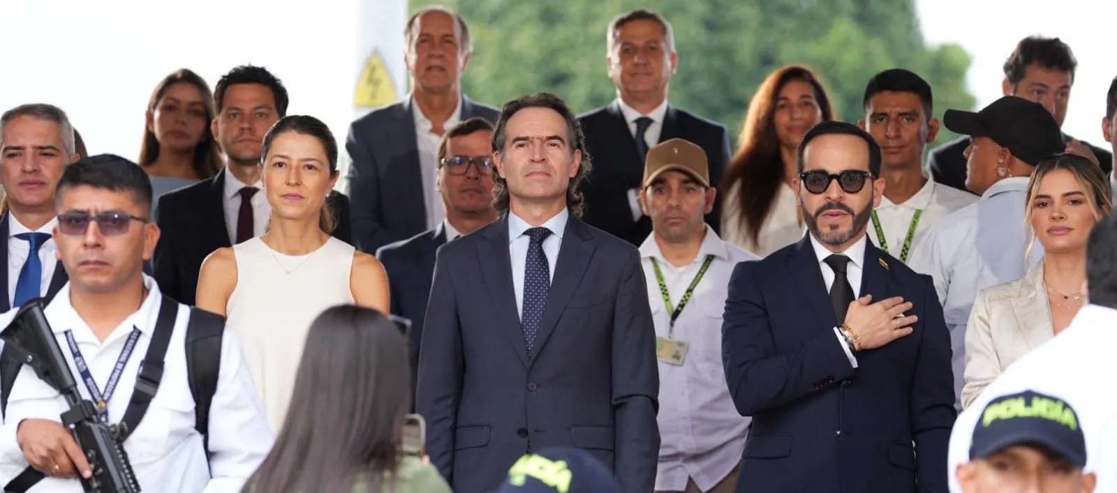 De La Espriella encabezó el desfile militar en Medellín junto al Alcalde Federico Gutiérrez