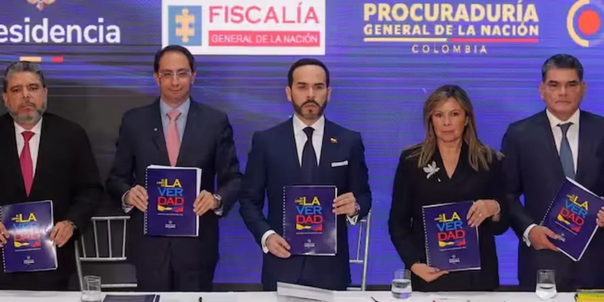 Abelardo de la Espriella radica ante la Fiscalía un informe con más de 80 casos de presuntas irregularidades del gobierno Petro