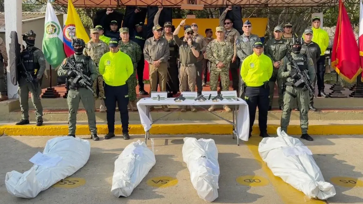 Presidente de la Espriella muestra los cuerpos de cuatro abatidos en operativo en La Guajira