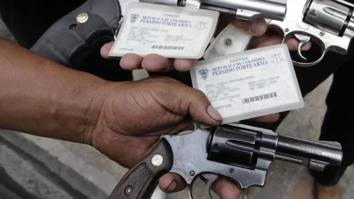 De La Espriella firma decreto que levanta la suspensión de permisos para porte de armas de fuego