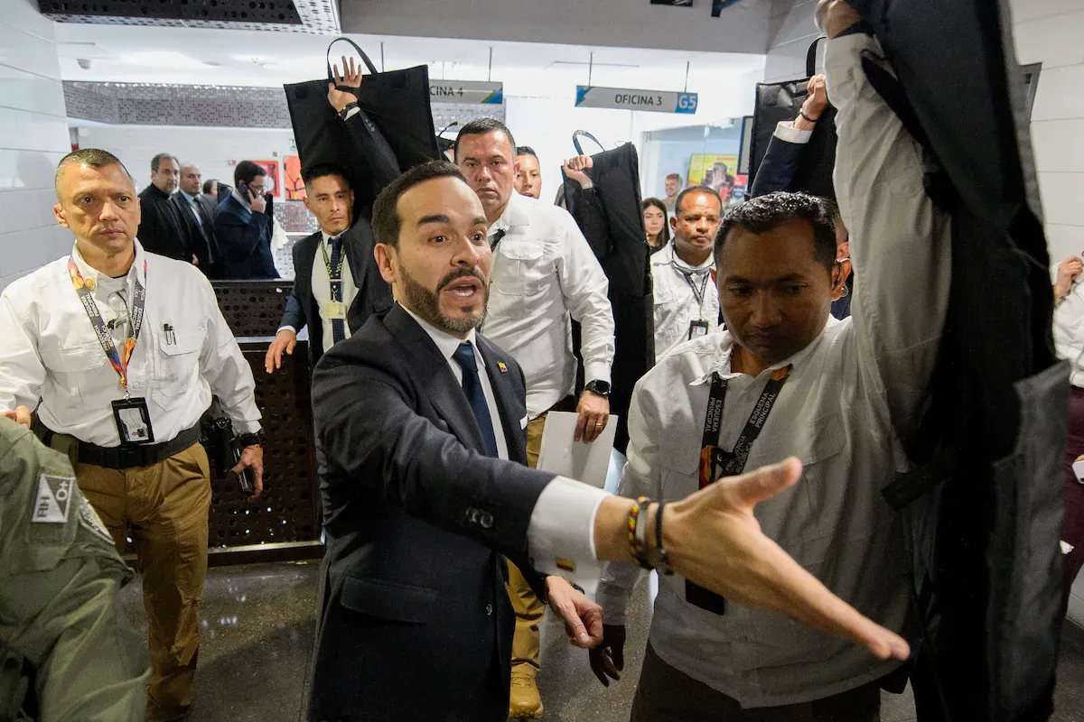 De La Espriella reconfigura su círculo de poder y tensiona a los gremios