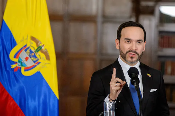 El Gobierno de Abelardo de la Espriella levanta la suspensión general del porte de armas en Colombia