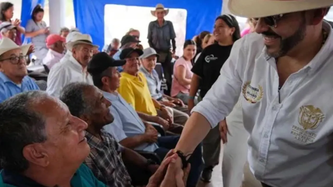 De la Espriella anunció que donará cada mes su sueldo como presidente