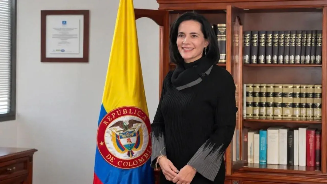 De la Espriella designa a Beatriz Eugenia Vélez como nueva presidenta de Colpensiones
