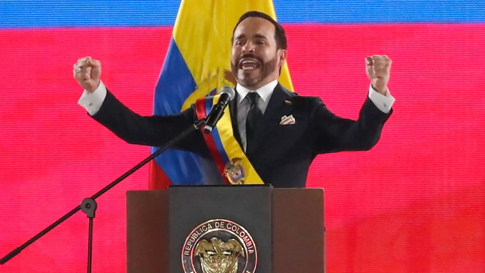 Abelardo de la Espriella asume la presidencia de Colombia con un llamado al orden y la autoridad
