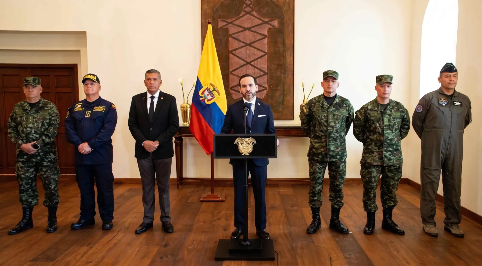 De la Espriella posesiona a los nuevos comandantes de las Fuerzas Militares y ordena recuperar el control territorial