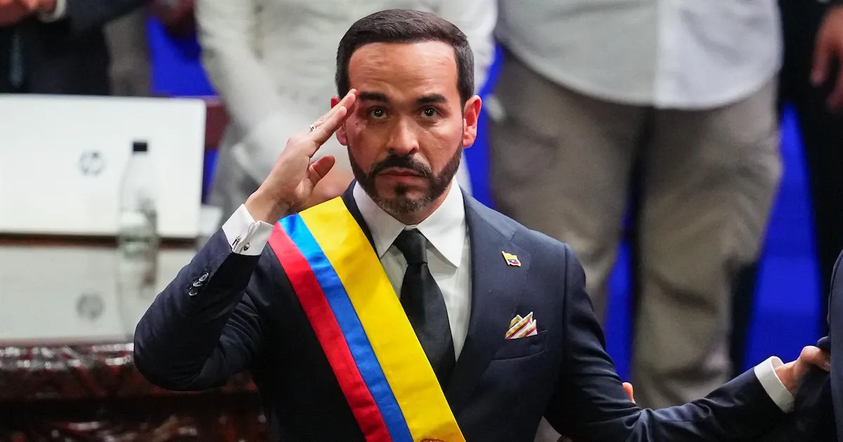 De la Espriella promete "recuperación total de la seguridad" y "regeneración nacional" en su investidura
