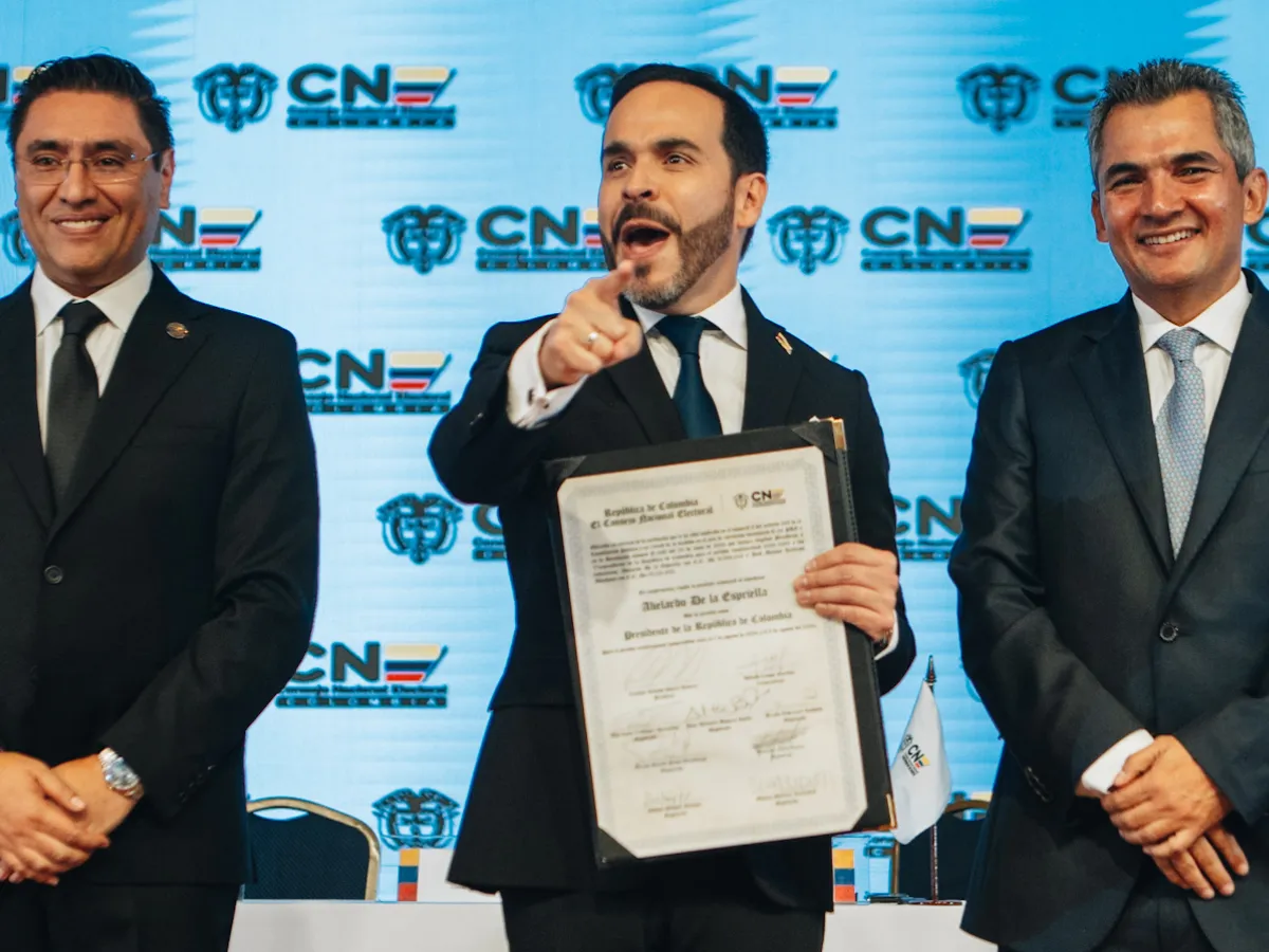 Abelardo de La Espriella pide al CNE reconocer su nuevo partido, Defensores de la Patria