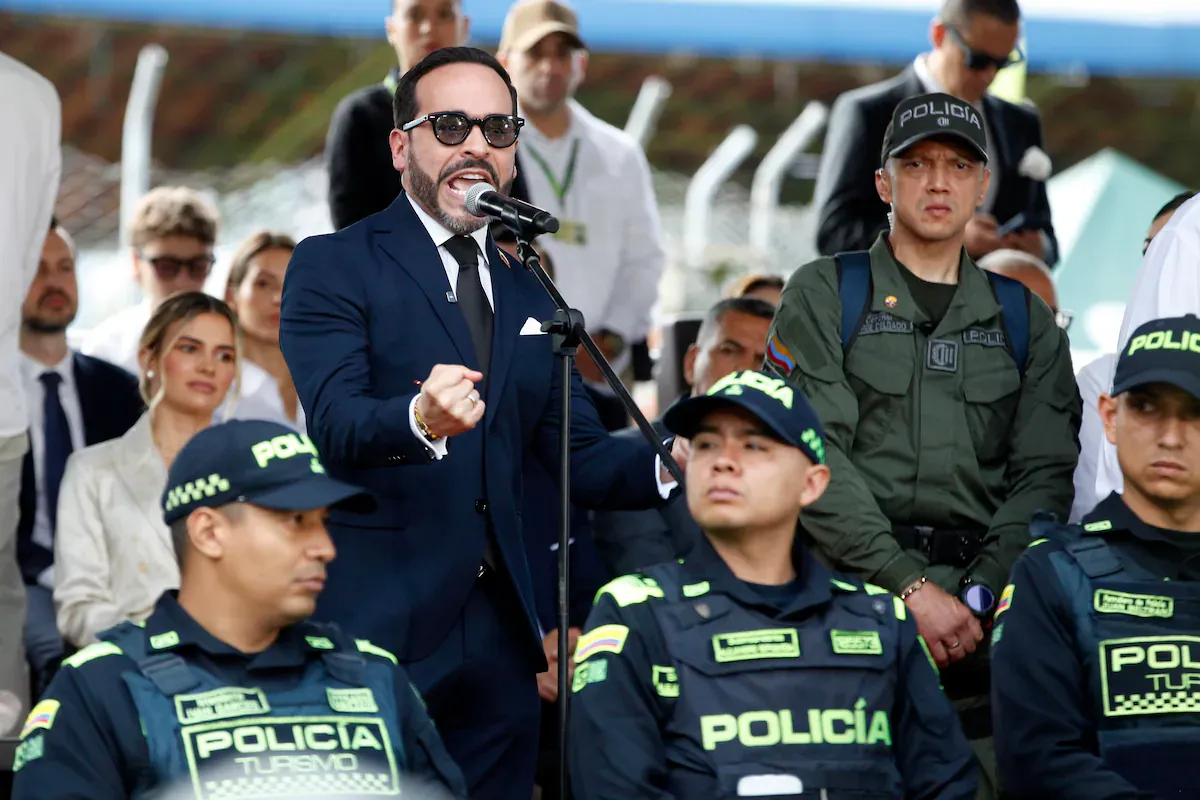 De la Espriella endurece su postura frente a Cuba mientras Petro viaja a La Habana