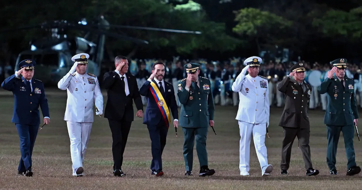 De la Espriella reincorpora dos oficiales a la cúpula militar y abre paso al retiro de once generales