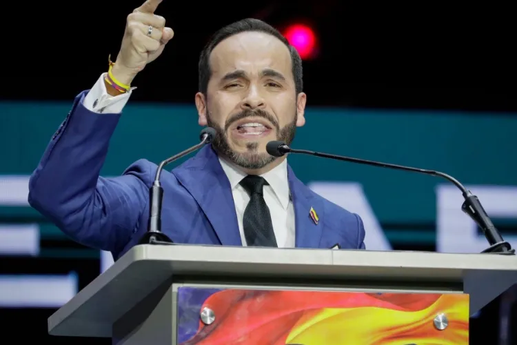 De la Espriella presidió el desfile militar del 20 de julio en Medellín junto al alcalde Federico Gutiérrez