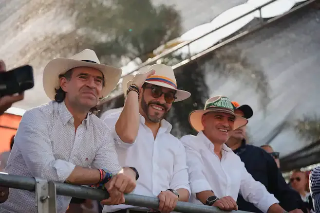 De la Espriella se reunió con autoridades locales en San Carlos para hablar de reconstrucción tras el terremoto