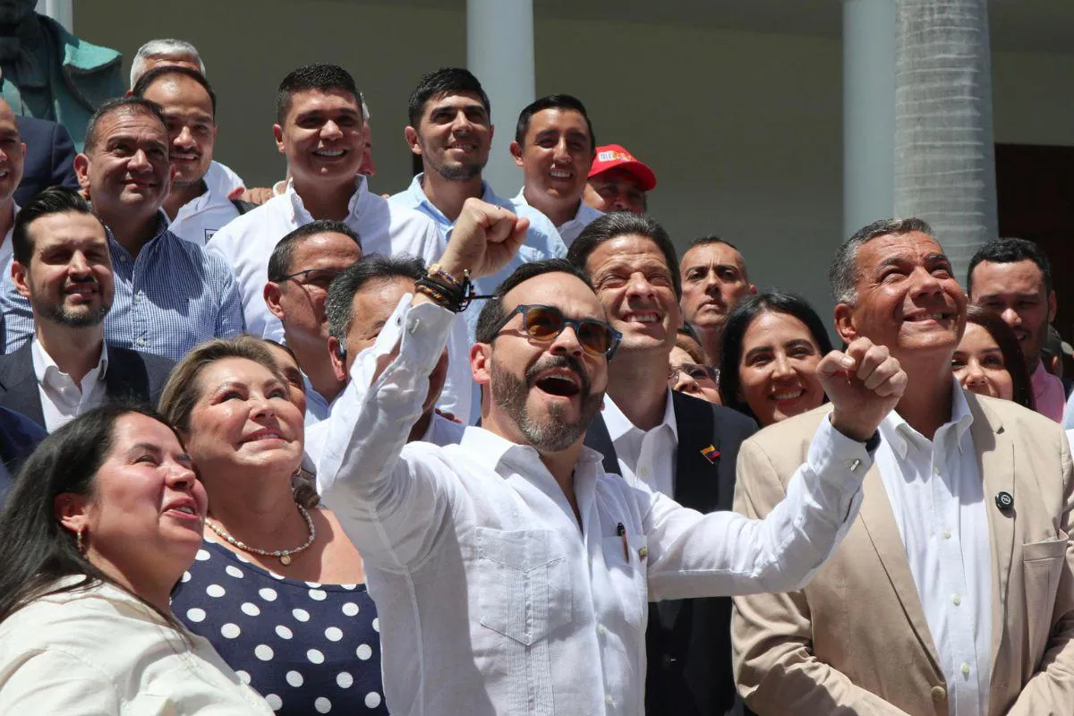De la Espriella solicita al Congreso estudiar una investidura presidencial en un batallón