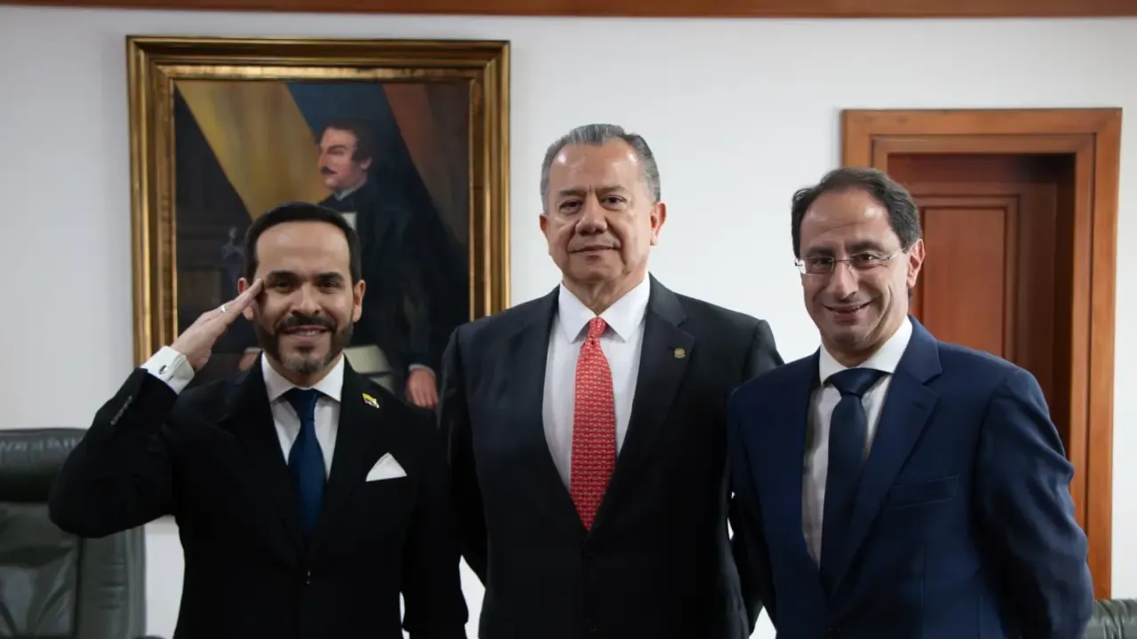 Abelardo de la Espriella sostuvo su primera reunión con las altas cortes como presidente electo