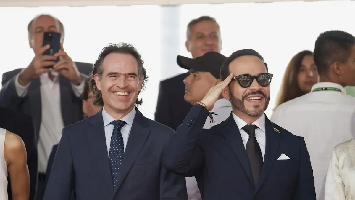 De la Espriella y Federico Gutiérrez firman agenda conjunta de seguridad y descentralización para Medellín