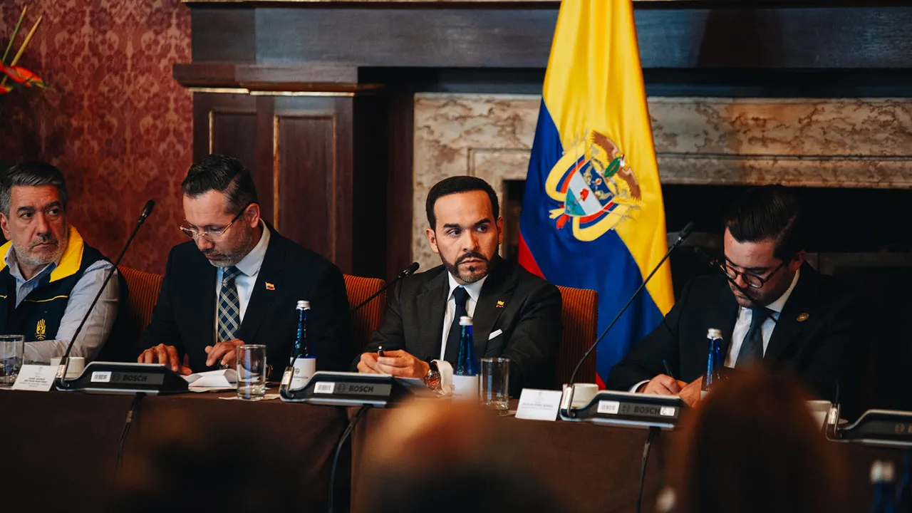 Presidente De La Espriella se reúne de manera extraordinaria con el sector asegurador