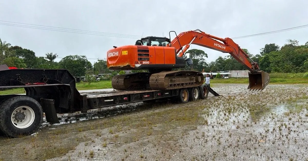 Decomisan dos excavadoras al ELN en Chocó y las entregan a la Gobernación para atender la emergencia