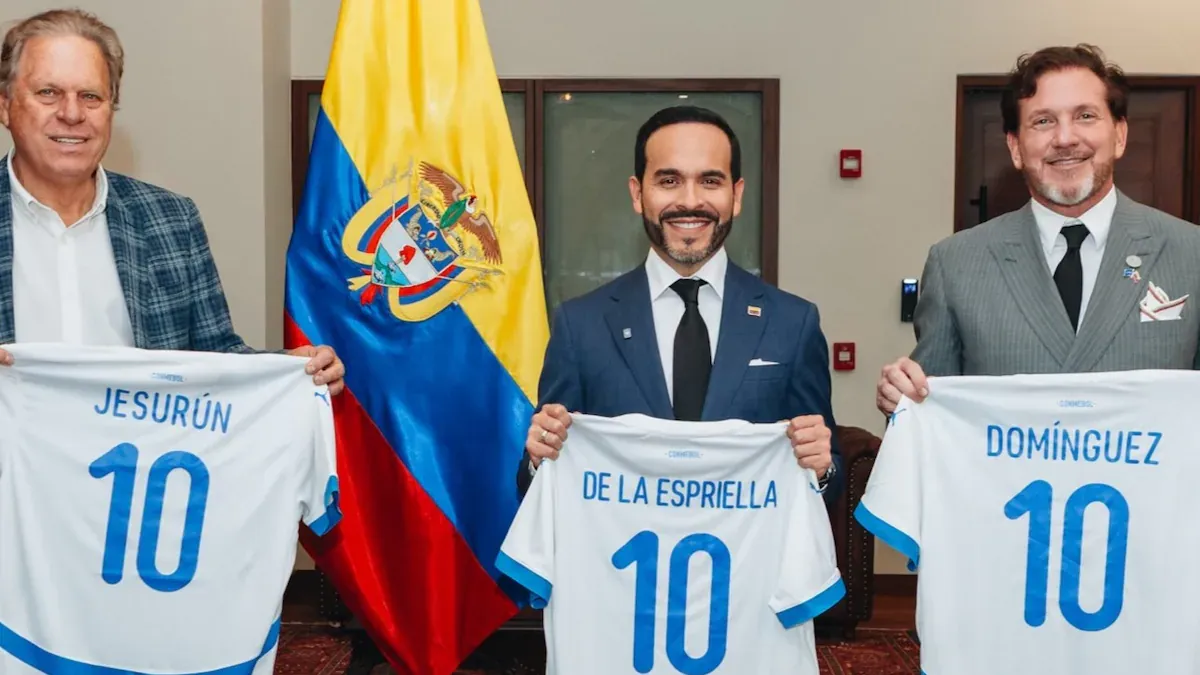 Conmebol y FCF entregan un millón de dólares al presidente De la Espriella para damnificados del terremoto
