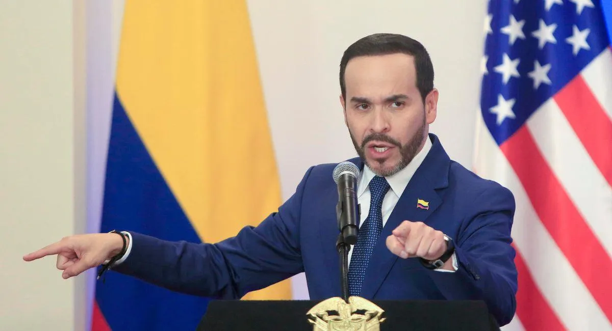 De la Espriella dice que donó su primer sueldo presidencial a dos geriátricos en Quimbaya